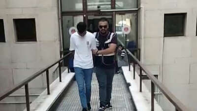  Polisi gören firari, çimlere yatıp ölü taklidi yaptı