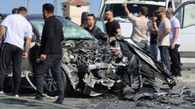 Otomobille kamyonet çarpıştı: 1’i ağır 5 yaralı