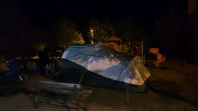 Depremlerin durmadığı Sındırgı’da vatandaşlar geceyi dışarıda geçirdi