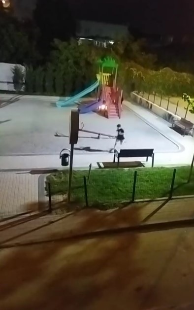 Bursa’da çocuklar oyun parkını ateşe verdi Bursa'nın Yıldırım ilçesine bağlı