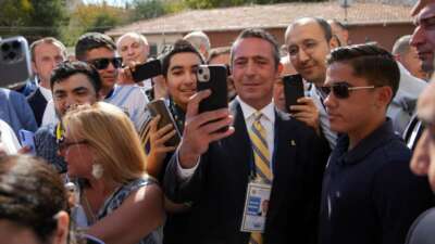 Ali Koç’a kongre üyelerinden yoğun ilgi