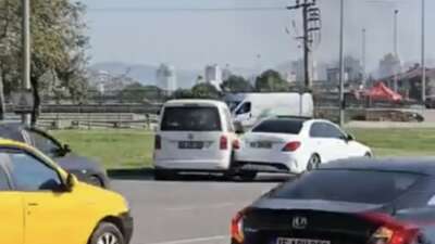 Anayolda geri geri ilerledi, kazaya karıştı olay yerinden böyle kaçtı