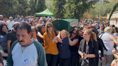 Ankara’da 5 yaşındaki kızının gözü önünde öldürülen Başak Gürkan Arslan toprağa verildi, tabutunu kadınlar taşıdı