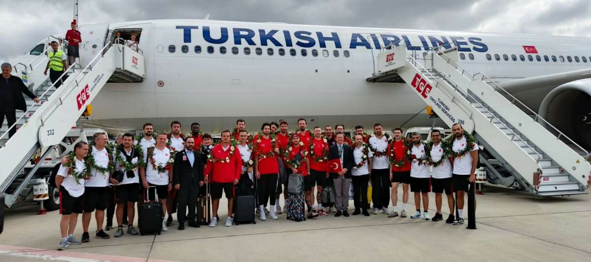 Avrupa ikincisi A Milli Erkek Basketbol Takımı, Türkiye’ye döndü