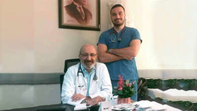 Baba oğul aynı hastanede görev yapıyor