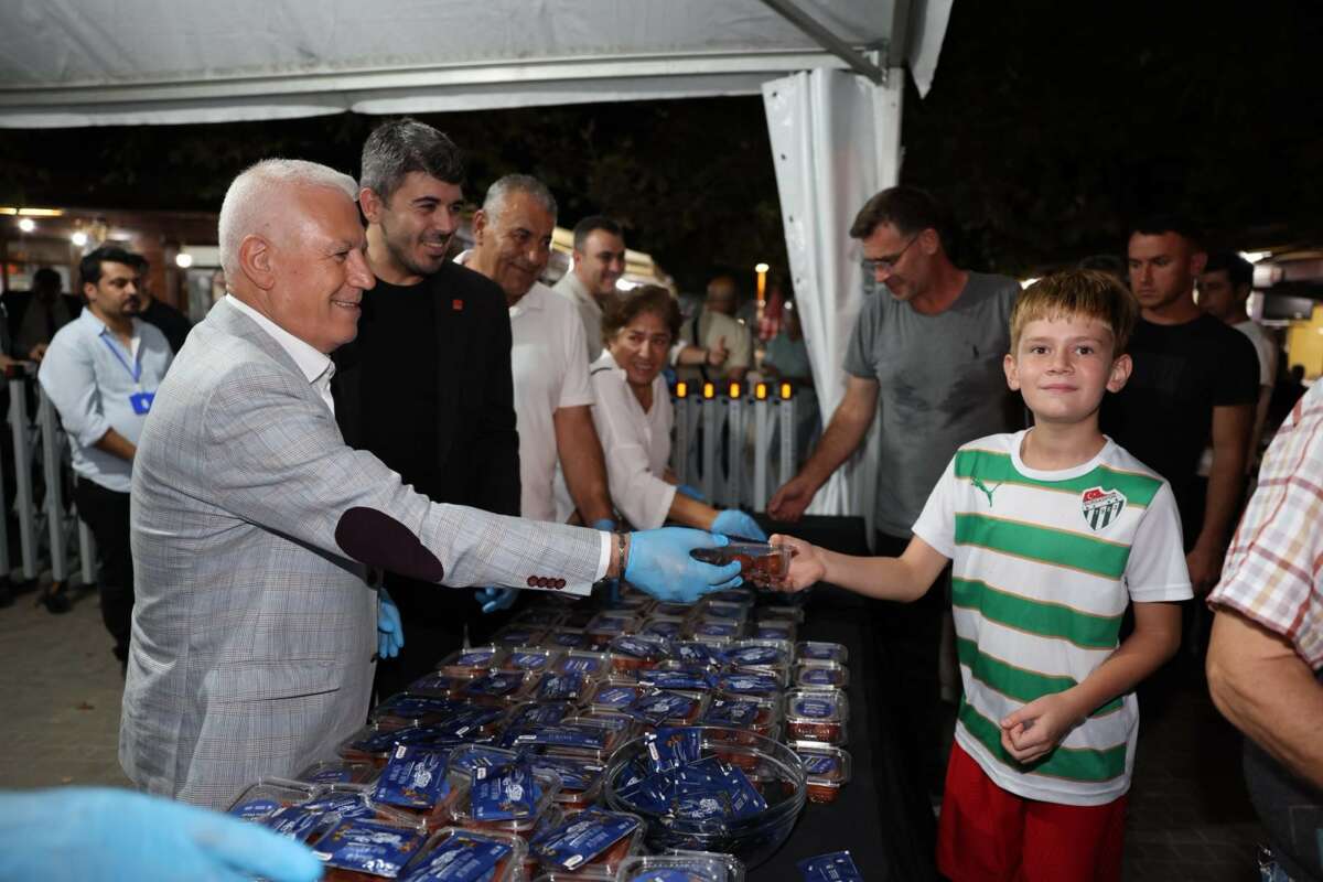 Başkan Bozbey: “Mevlid Kandili, tüm hemşehrilerimize ve insanlığa hayırlar getirsin”