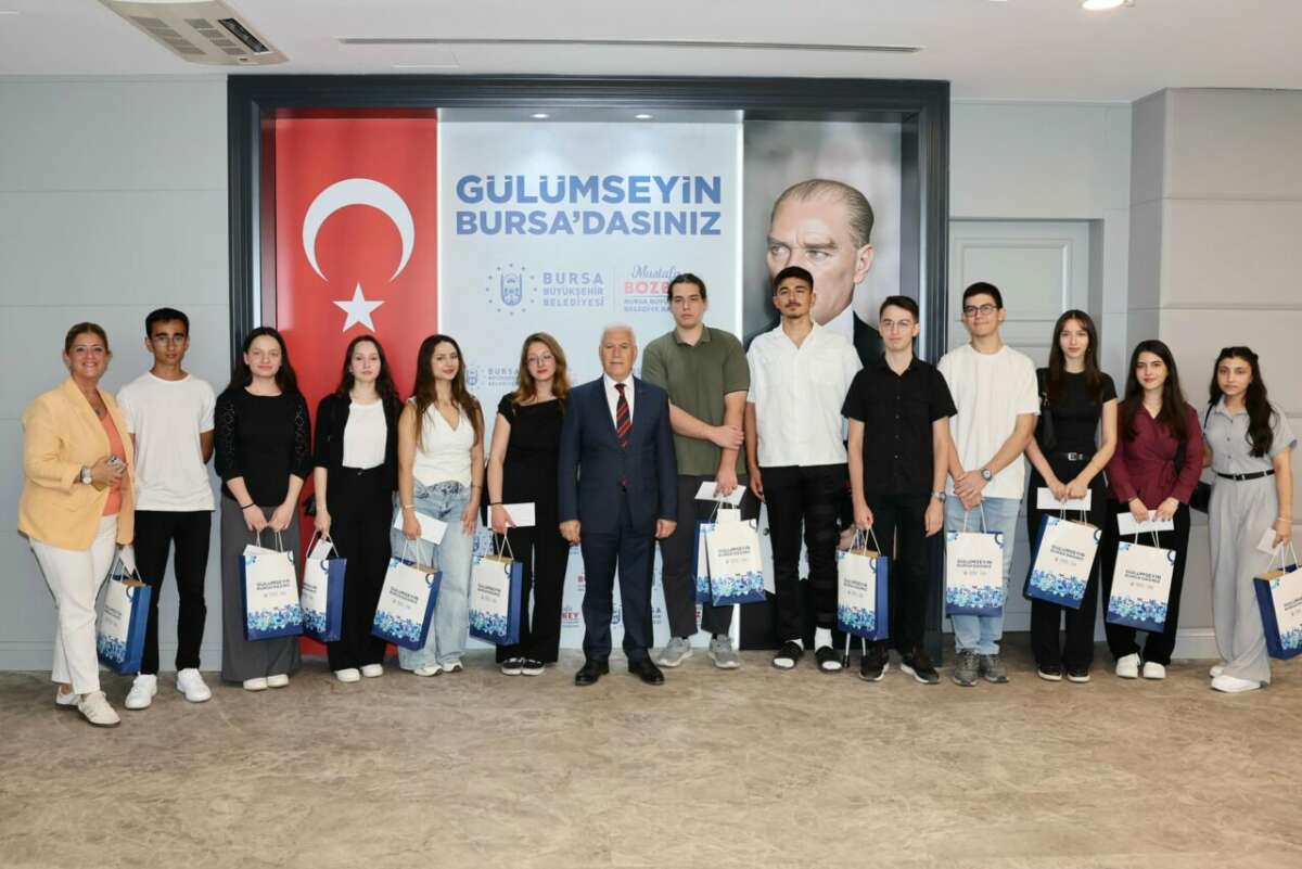Başkan Bozbey’den YKS başarısı gösteren öğrencilere tebrik