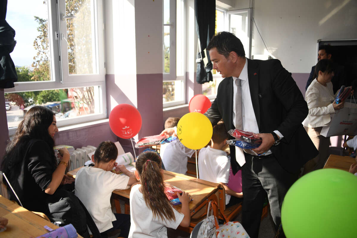 Başkan Erkan Aydın’dan öğrencilere ilk ders sürprizi