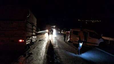 Bilecik’te hafif ticari araç kamyonetle çarpıştı: 1 ölü, 2 yaralı