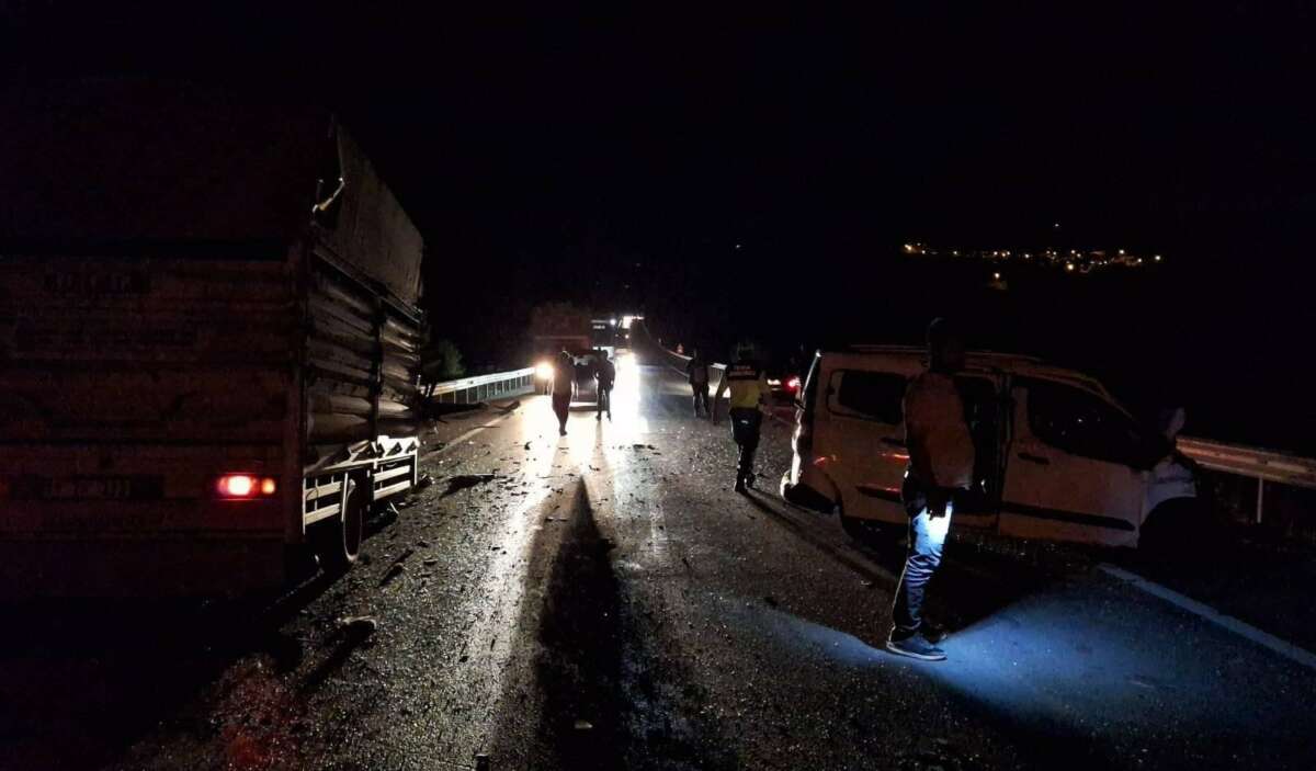 Bilecik’te hafif ticari araç kamyonetle çarpıştı: 1 ölü, 2 yaralı