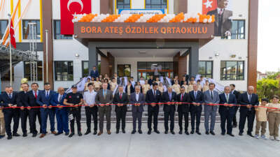 Bora Ateş Özdilek Ortaokulu düzenlenen törenle açıldı
