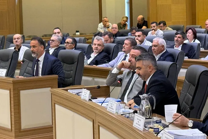 Bursa Büyükşehir Meclisi’nde ‘su’ tartışması: “Bu iş başarı değil, kalitesiz su içirmektir”