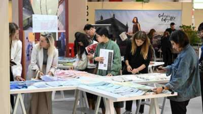 Bursa Kumaşları Paris’te genç tasarımcıların vizyonuyla hayat buldu