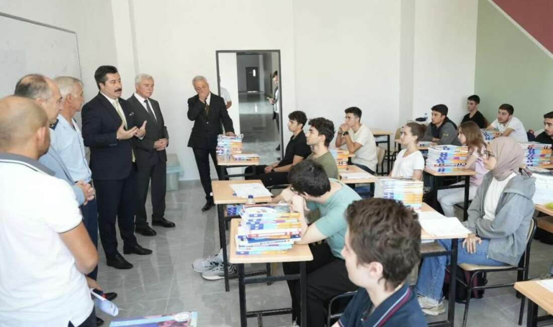 Bursa Yenişehir Belediyesi’nden öğrencilere ücretsiz destek Yenişehir Belediye Başkanı Ercan