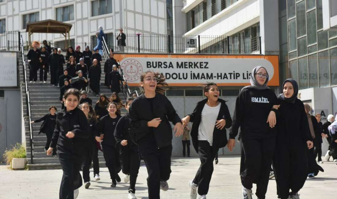 Bursa Yıldırım’da gerçeğini aratmayan tatbikat Yıldırım Belediyesi, olası afetlerde