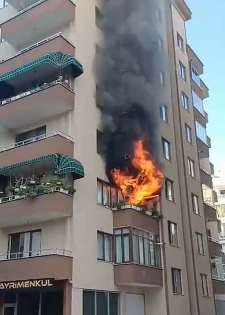 Bursa'da 7 katlı binanın