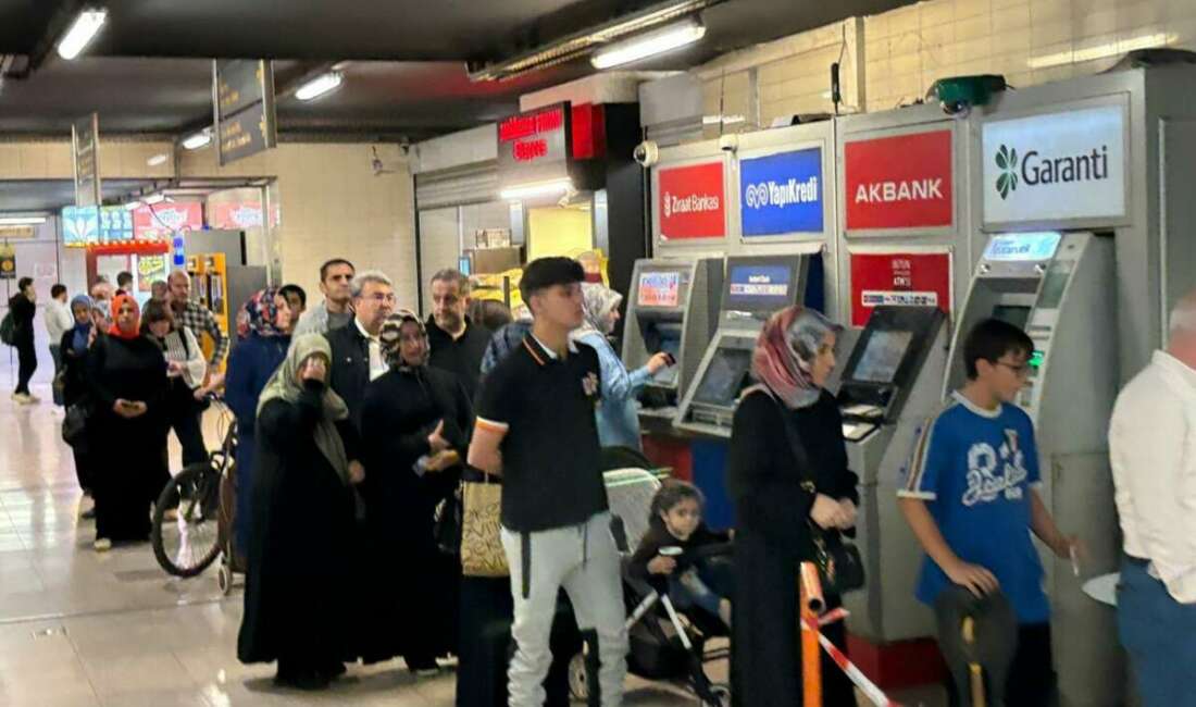 Bursa’da BursaKart değişiminde son gün yoğunluğu! Kuyruk yola taştı BURULAŞ’ın toplu ulaşımda kullanılan