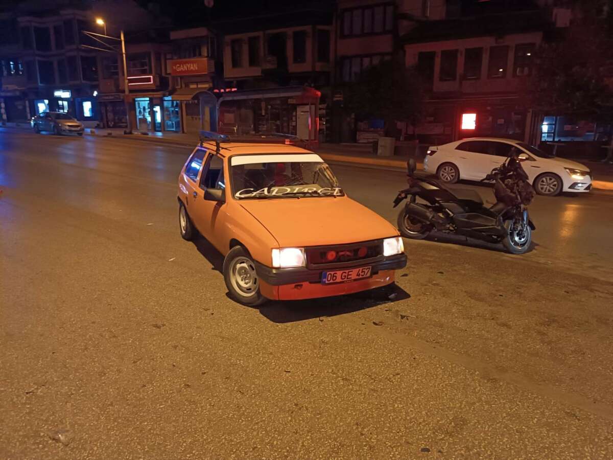 Bursa’da drift yapan araç ile motosiklet çarpıştı, kaza kameralara saniye saniye yansıdı