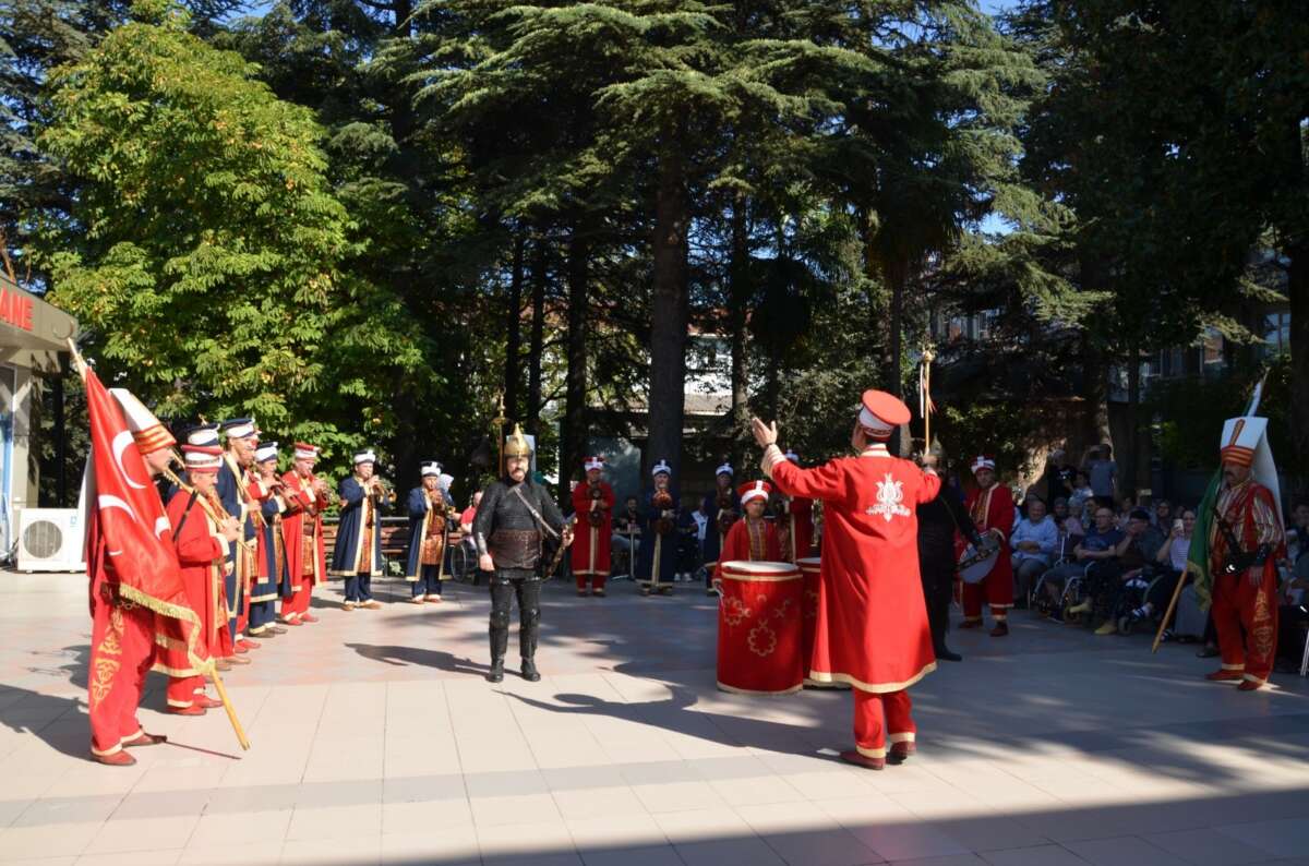 Bursa’da hastalar mehter takımı ile moral buldu