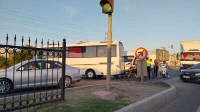 Bursa’da işçi servisi ile minibüs çarpıştı: 4 kişi yaralandı