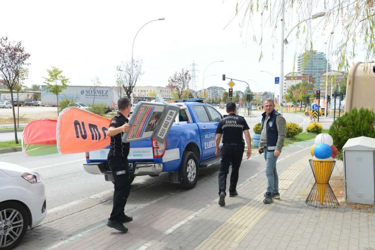 Bursa’da kaldırım işgallerine sıkı denetim: Tek tek toplandılar