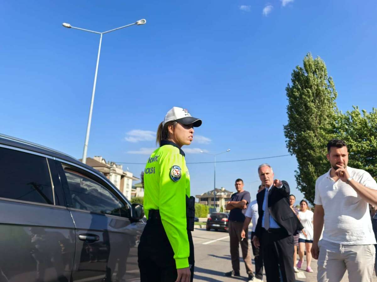 Bursa’da meydana gelen trafik kazasına belediye başkanı müdahale etti