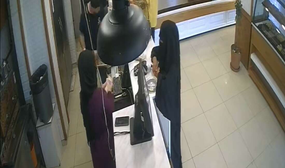 Bursa’da bir pastaneye gelen