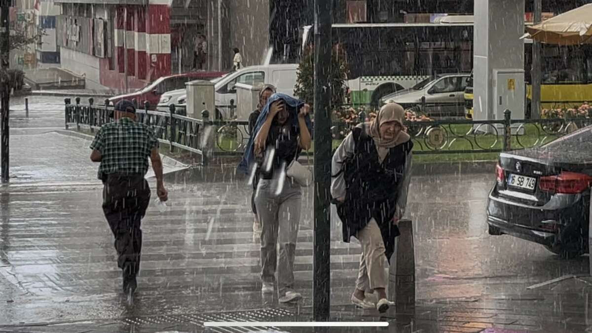 Bursalılar yağmura hazırlıksız yakalandı