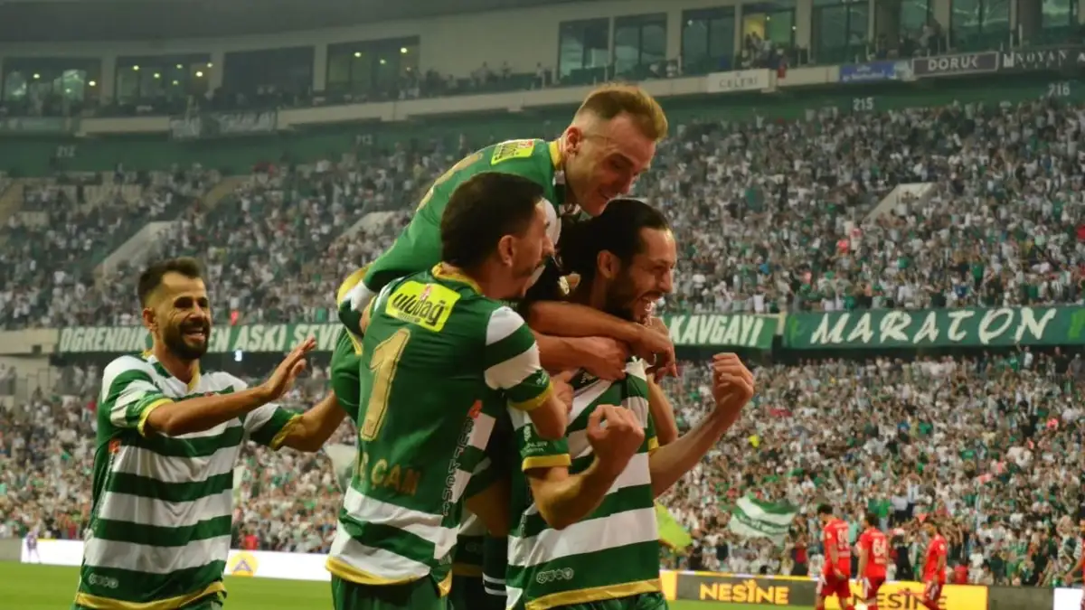 Bursaspor ilk yarıyı önde kapattı! Son dakikada şok gol…