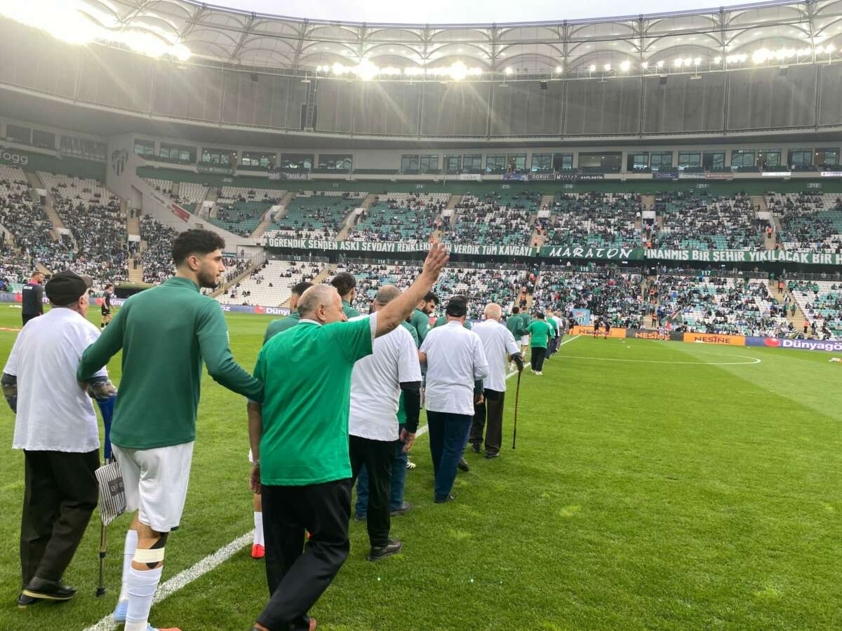Bursaspor’dan Dünya Yaşlılar Günü’ne anlamlı jest