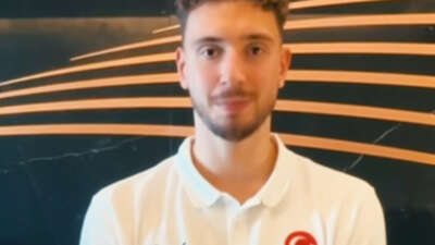 Çağan için milli formasını bağışladı…1 milyon liradan açık artırmaya çıktı