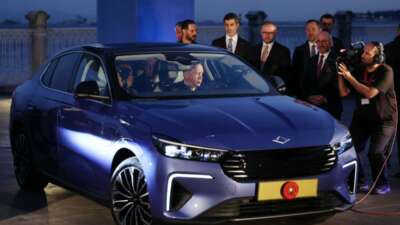 Cumhurbaşkanı Erdoğan’a, TOGG’un yeni modeli T10F hediye edildi