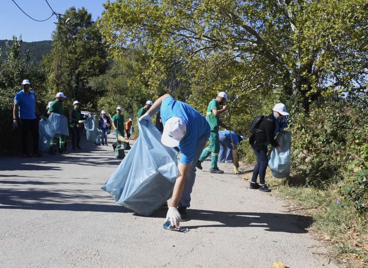 Daha temiz bir çevre için Osmangazi’de çöp toplama etkinliği