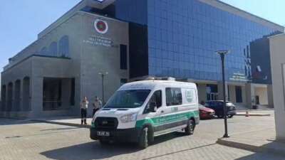 Ellerini ve yüzünü balıklar yemiş…