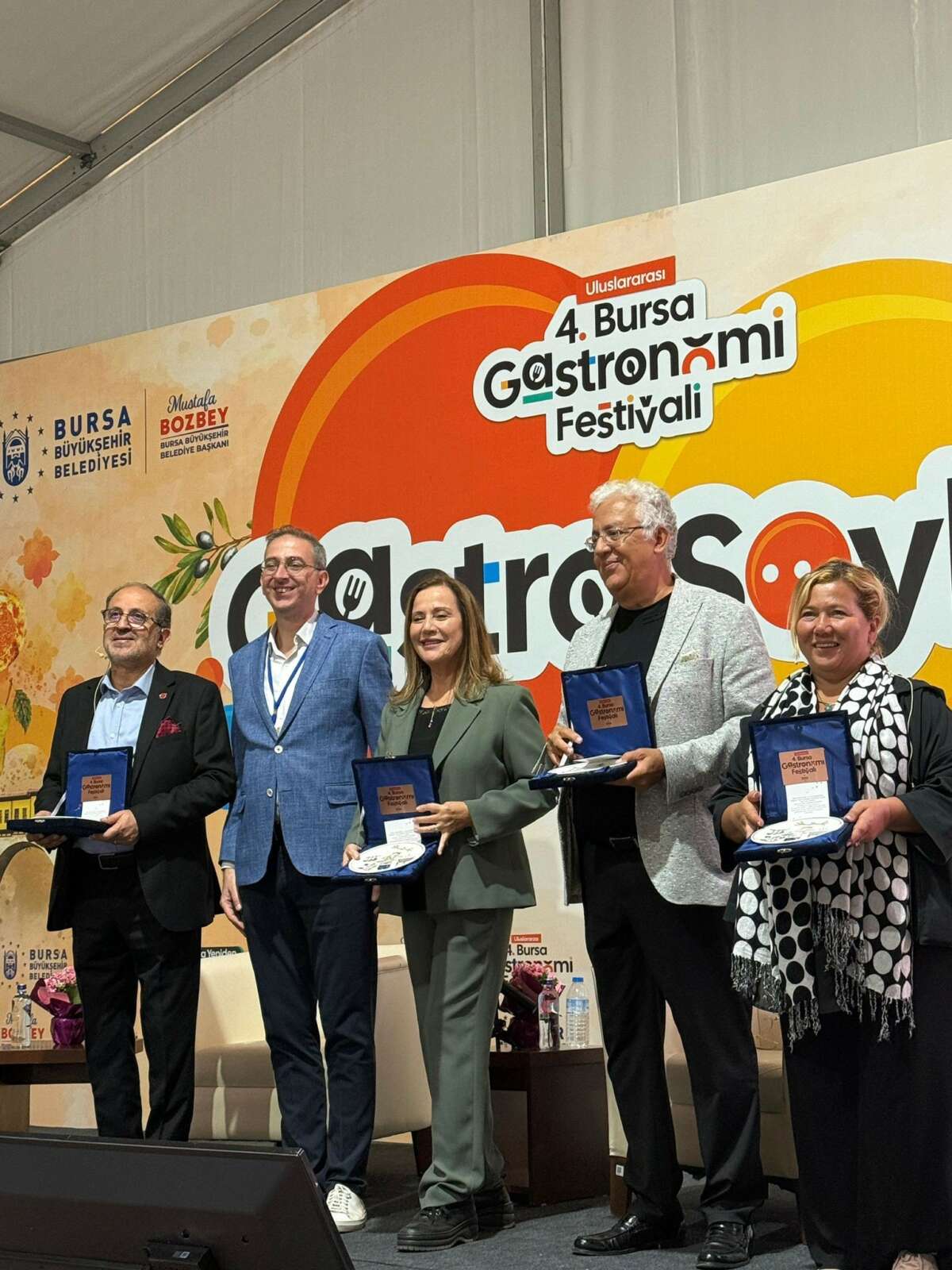 Gençler köyde para kazanmalı