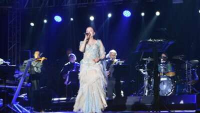 Gömeç’in kurtuluş gününde Candan Erçetin coşturdu