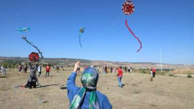 İnegöl semaları uçurtmalarla renklendi