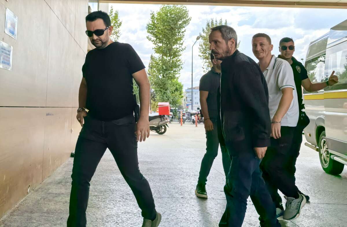 İnegöl’de aranan 2 şahıs yakalandı