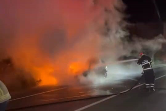 İnegöl’de seyir halindeki araç küle döndü