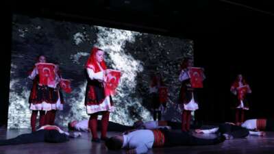 İnegöl’ün kurtuluşunun 103 yıllık hikayesi sahnede sergilendi