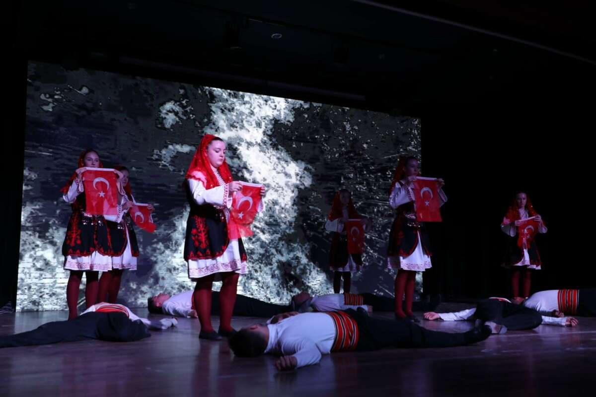 İnegöl’ün kurtuluşunun 103 yıllık hikayesi sahnede sergilendi