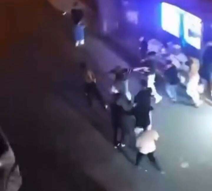 Kalabalık bir grup tarafından darp edilen genç esnafa sığındı Bursa'da henüz bilinmeyen bir