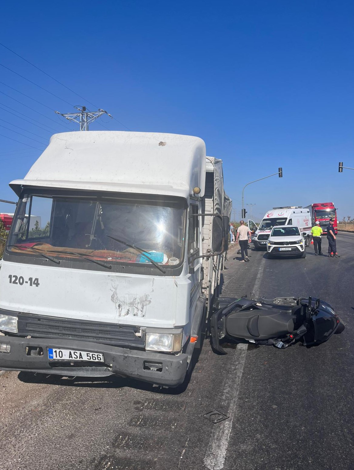 Kırmızı ışıkta kamyon dehşeti: 1 ölü, 1 yaralı