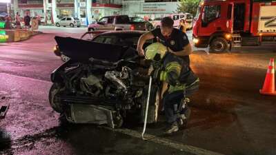 Kocaeli’de iki otomobil çarpıştı: 4 yaralı