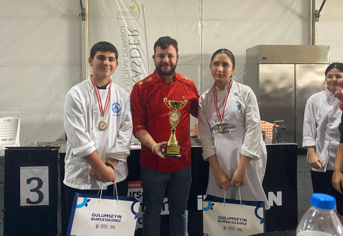 Lise öğrencileri, mutfaktaki hünerlerini sergiledi