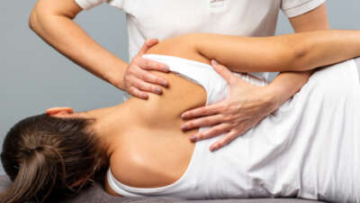 Manuel terapi ile doğal ve etkili ağrı yöntemi