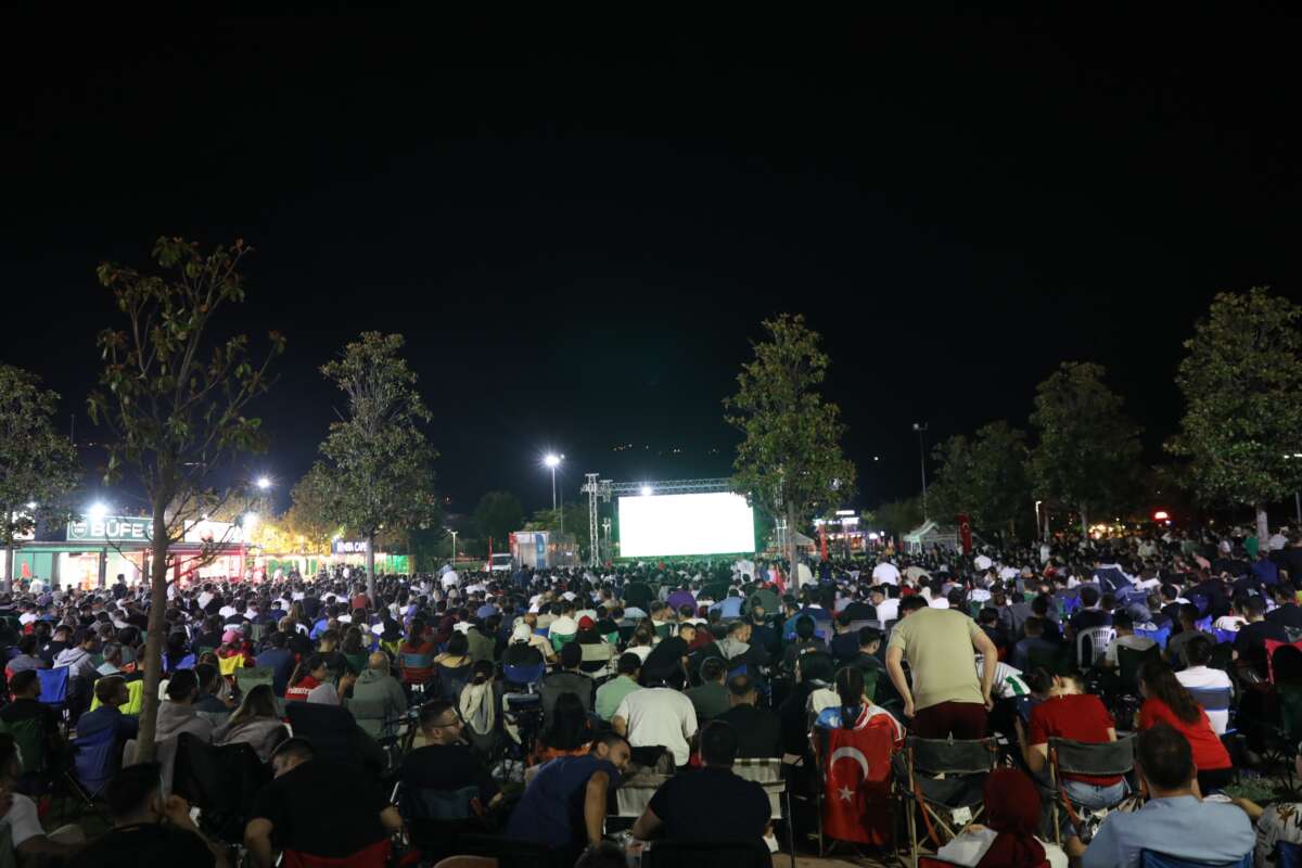 Milli heyecan ve Bursaspor maçı dev ekrana yansıdı