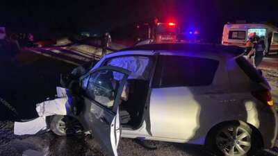 Minibüs ile otomobil kafa kafaya çarpıştı; 9 yaralı