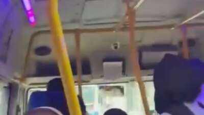 Minibüs şoförü yolcuları çileden çıkardı… Yolcular isyan etti