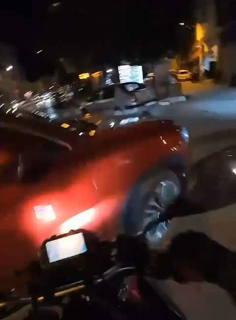 Motosiklet sürücüsünün feci kazası saniye saniye görüntülendi Bursa’nın Yıldırım ilçesinde motosikletli